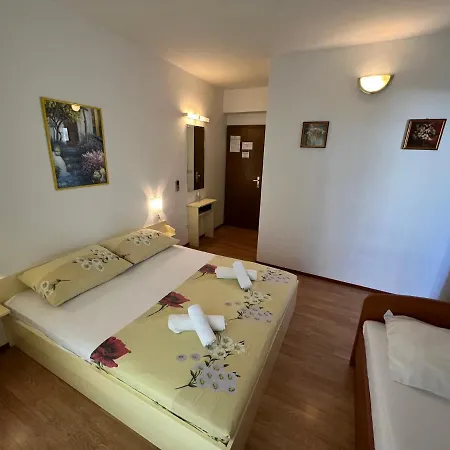 Biljana Ivanisevic * Jelsa (Hvar)
