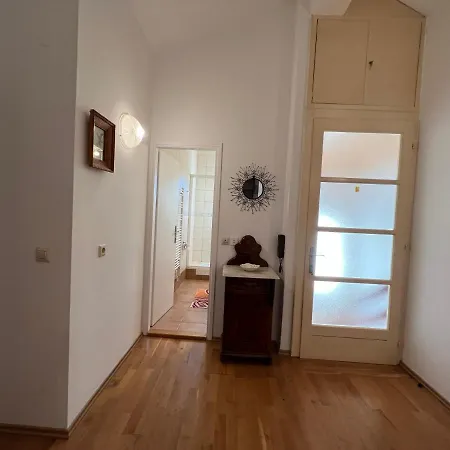 Apartment Biljana Ivanisevic *